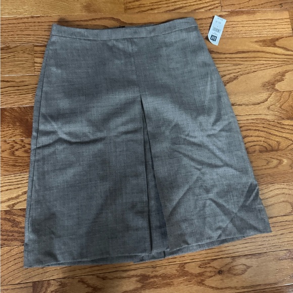 GAP Gray A-Line Skirt with Full Silhouette - Picture 1 of 6